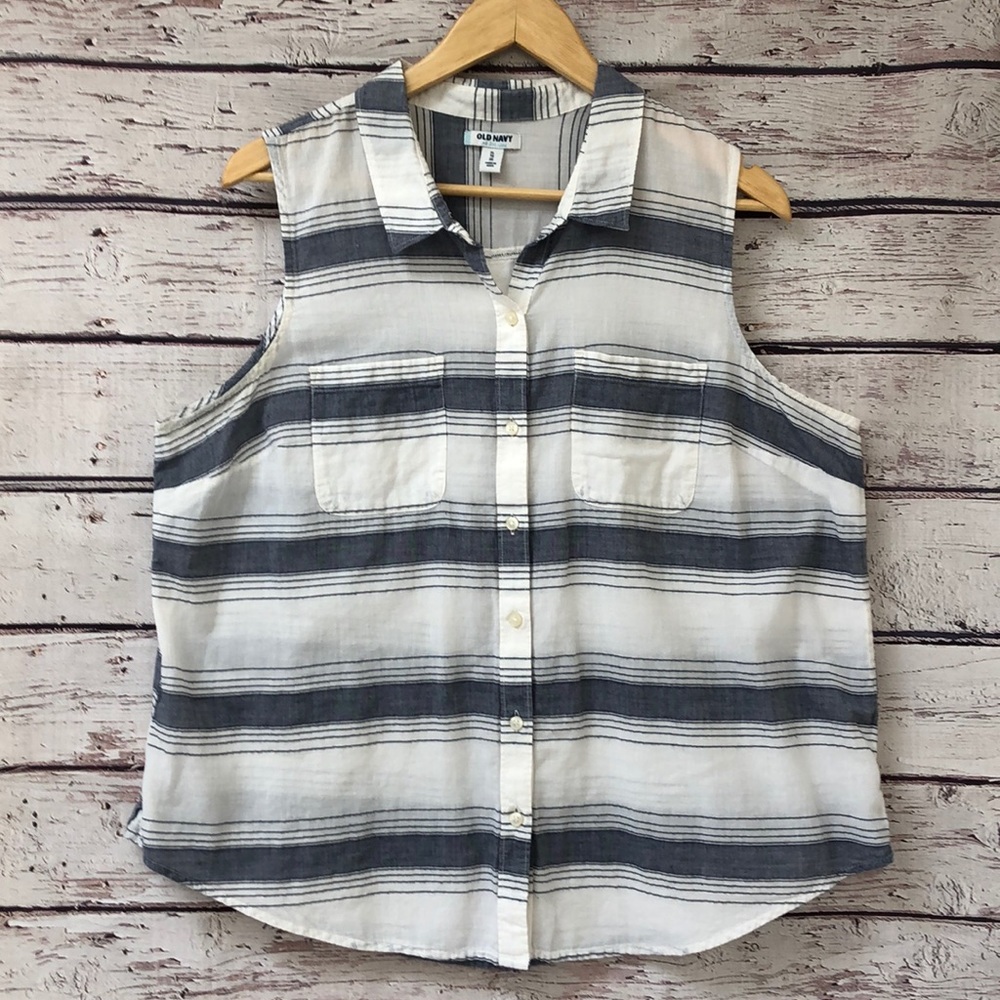 Old Navy Women’s Sleeveless Top🙂